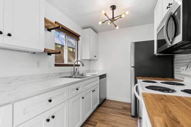 Main picture of 2033 SE Umatilla St