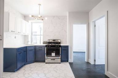 Main picture of 1930 Pacific St