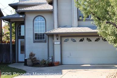 Main picture of 25 Tamarack Dr