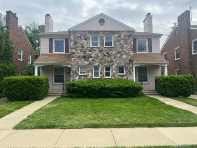 Main picture of 20200 Stratford Rd