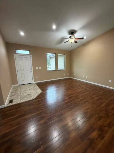 Main picture of 215 N Wellington St