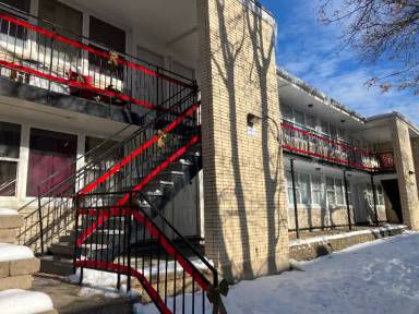 Main picture of 2040 W Hood Ave