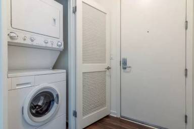 Main picture of 5251 Vineland Ave