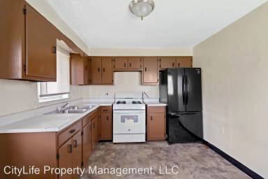 Main picture of 322 S 3rd St