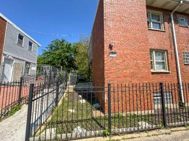 Main picture of 3711 S Michigan Ave