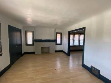 Main picture of 2676 Sturtevant St