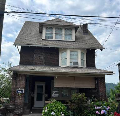 Main picture of 319 3rd St