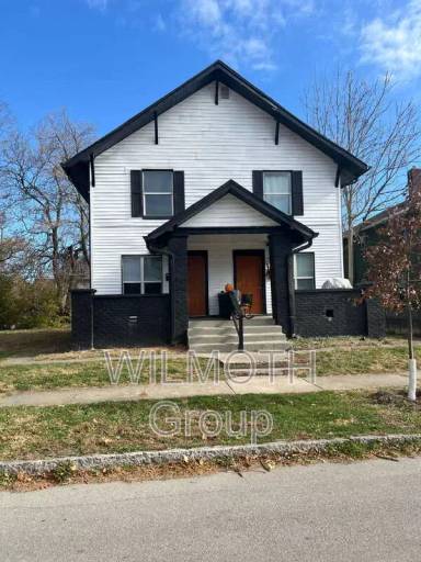 Main picture of 3249 N Kenwood Ave