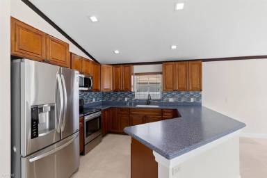 Main picture of 381 Cottonwood Ln