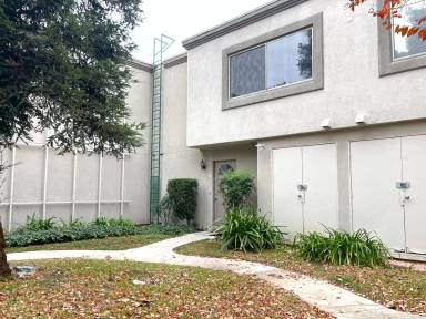 Main picture of 18518 Mayall St