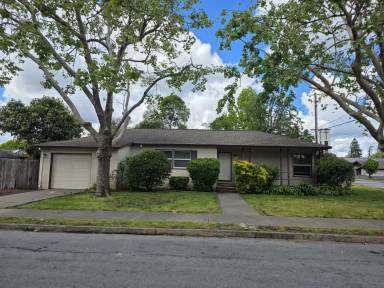 Main picture of 1545 Brookside Dr
