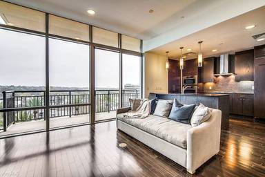 Main picture of 4242 Broadway