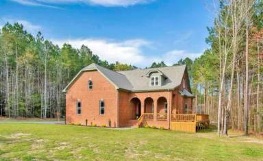 Main picture of 233 Saintsbury Pl