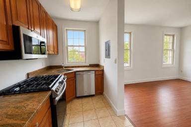 Main picture of 1111 Lamont St NW