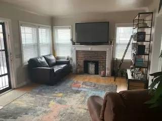 Main picture of 755 Bellaire St