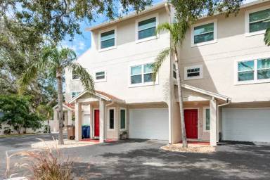 Main picture of 812 E Gulf Blvd