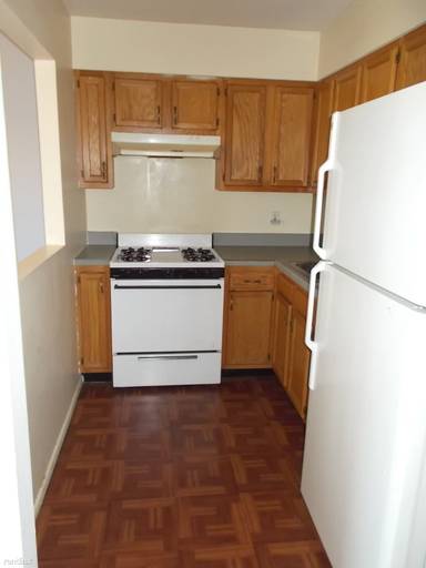 Main picture of 200 S Oxford St