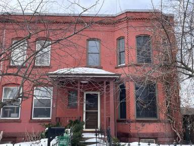 Main picture of 13 W 33rd St