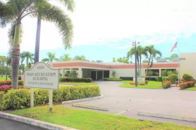 Main picture of 4700 Lucerne Lakes Blvd W