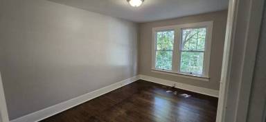 Main picture of 109 Hollingshed Ave SE