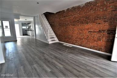 Main picture of 916 W Green St