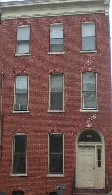 Main picture of 129 E Walnut St