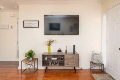 Main picture of 1064 N Montgomery St