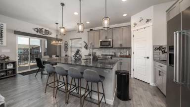 Main picture of 6461 Vistancia Ave