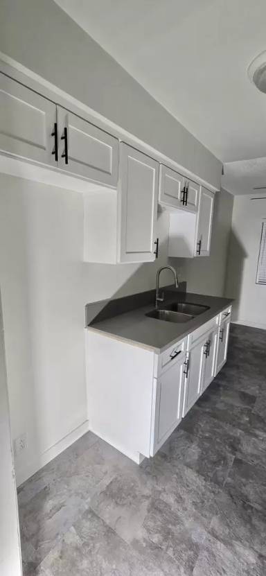 Main picture of 8324 Alameda St