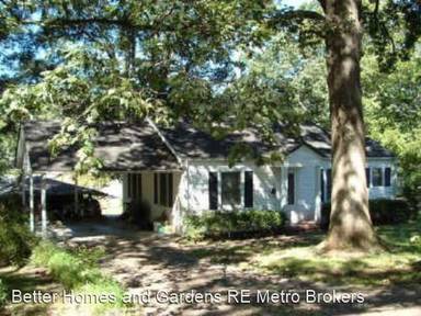 Main picture of 2790 Wright St SE