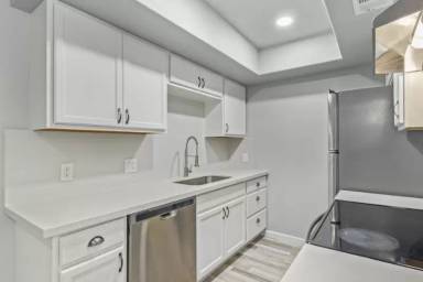 Main picture of 2937 E Beck Ln Apartments