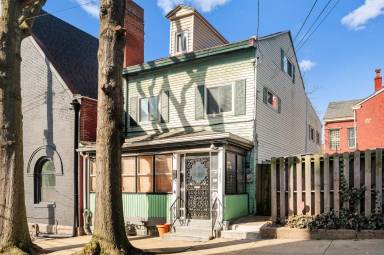 Main picture of 1105 Middle St