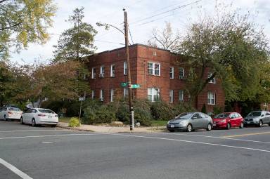 Main picture of 403 E Luray Ave