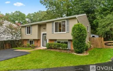 Main picture of 8461 Yellow Leaf Ct
