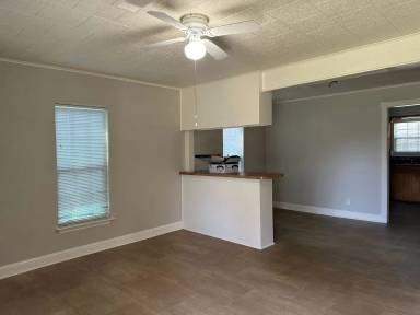 Main picture of 3800 Kinard St