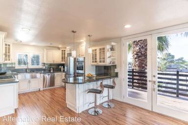 Main picture of 3368 Warnock Rd