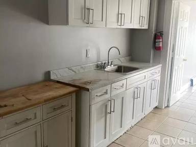 Main picture of 79 Center St