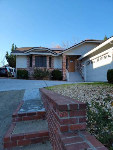 Main picture of 667 Hancock Dr