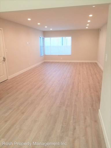 Main picture of 1065 S Sherbourne Dr