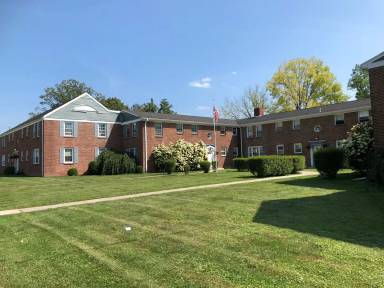 Main picture of 131-133 NE Main St
