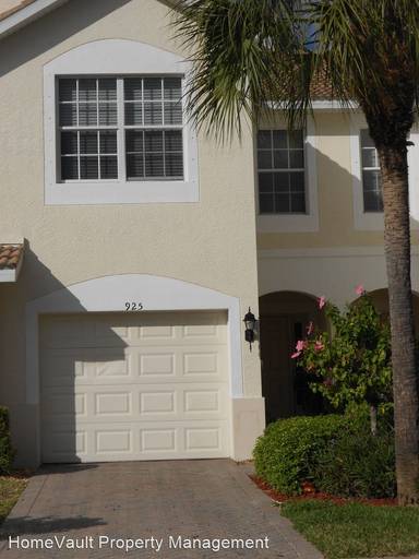 Main picture of 925 Hampton Cir
