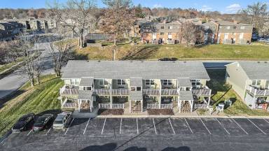 Main picture of 2300 NE 70th St