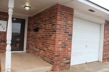 Main picture of 4032 Parkwoods Ln