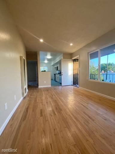 Main picture of 2939 S Bronson Ave