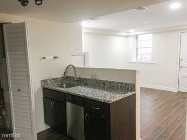 Main picture of 2533 W Augusta Blvd
