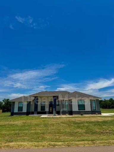 Main picture of 683 Flowers Dr