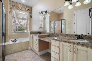 Main picture of 25 Emerald Lake Ct