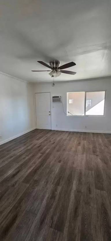 Main picture of 10844 Oxnard St