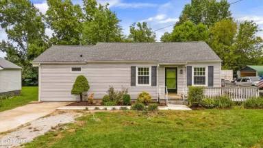 Main picture of 2225 Lloyd Ave