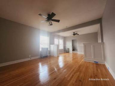 Main picture of 5350 W Division St